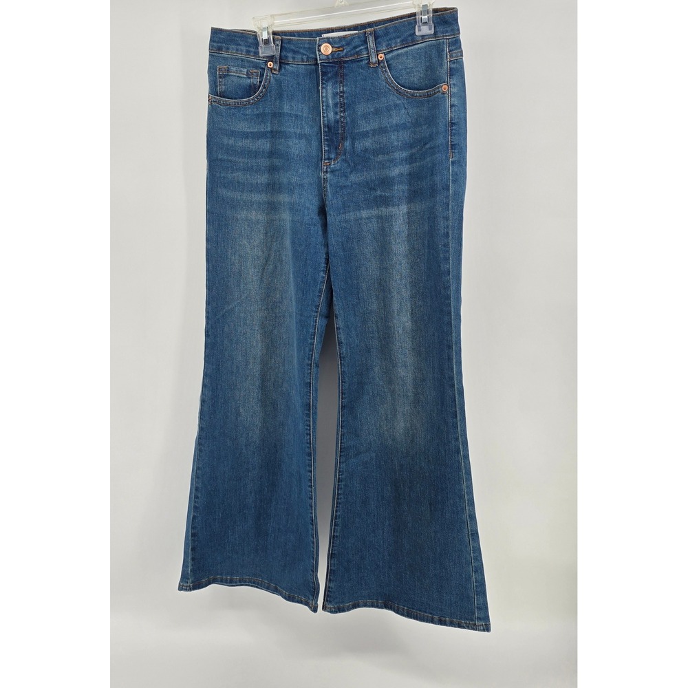 Hip High-Rise Wide Leg Women's Denim Jeans in Medium Blue